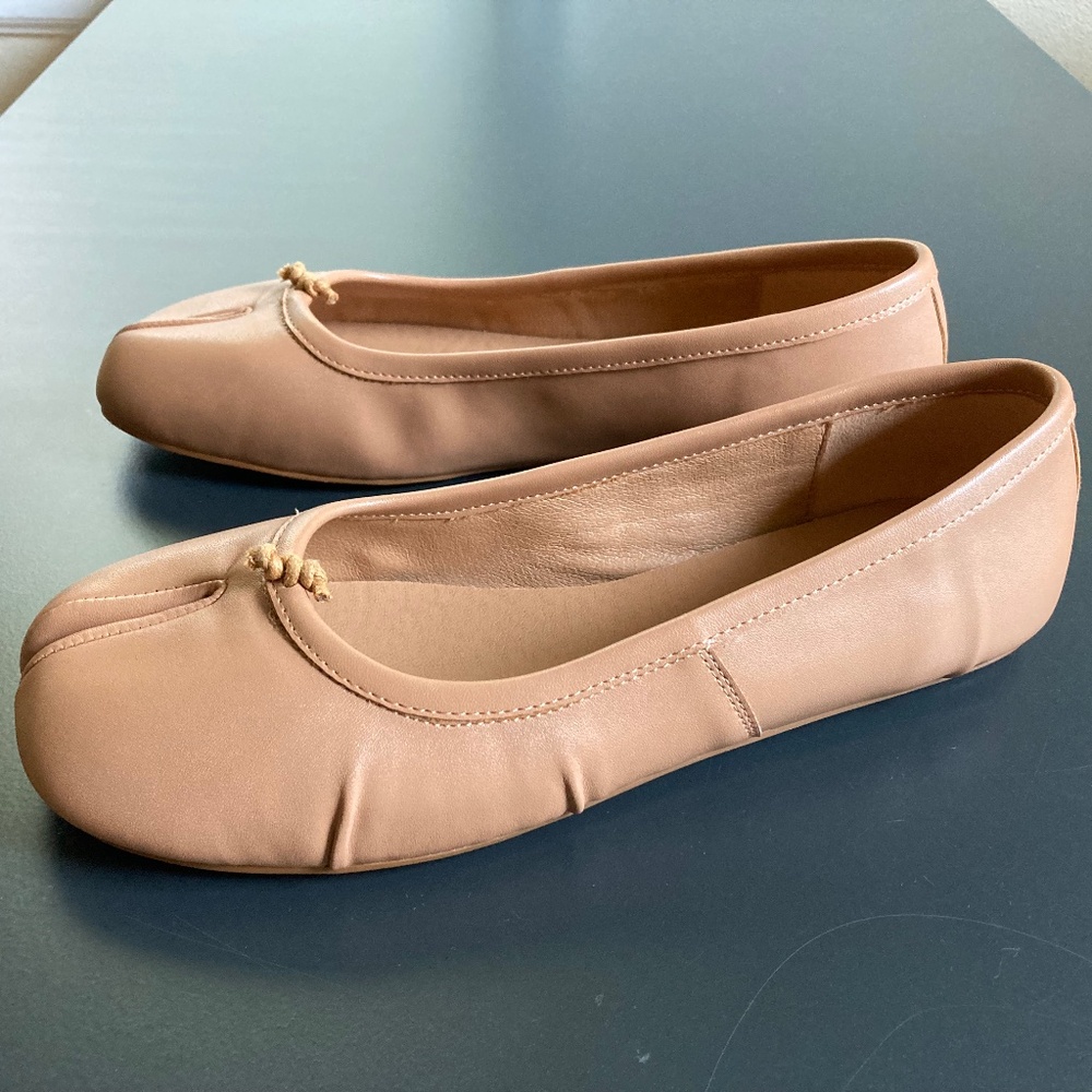 Tabi Split Toe Ballet Faux Leather Flat Shoes Apricot Tan Beige 39 38.5 8.5 9